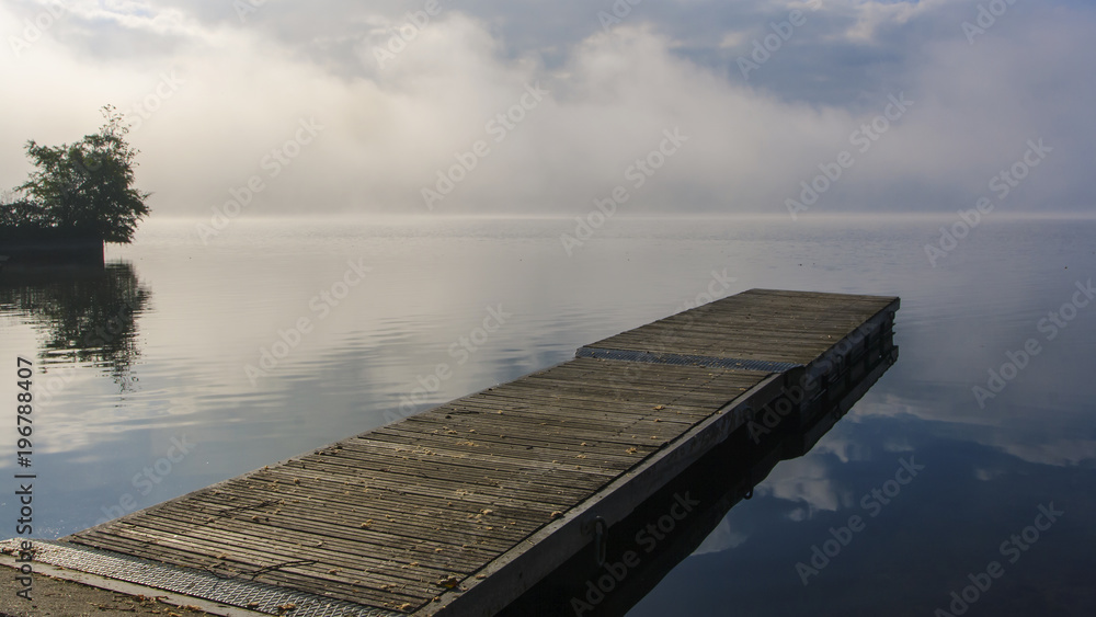 Un pontile sul lago