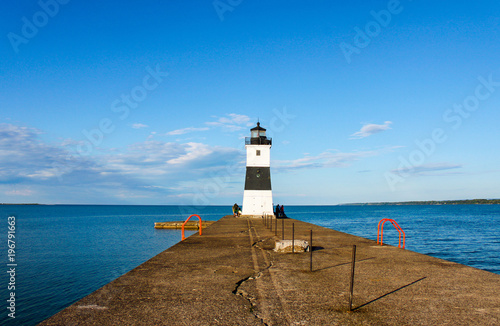 Εκτύπωση καμβά Light house on at the end of the dock on Lake Erie