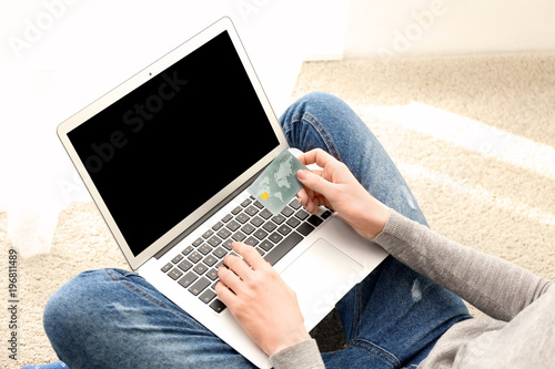 Woman with credit card usin...