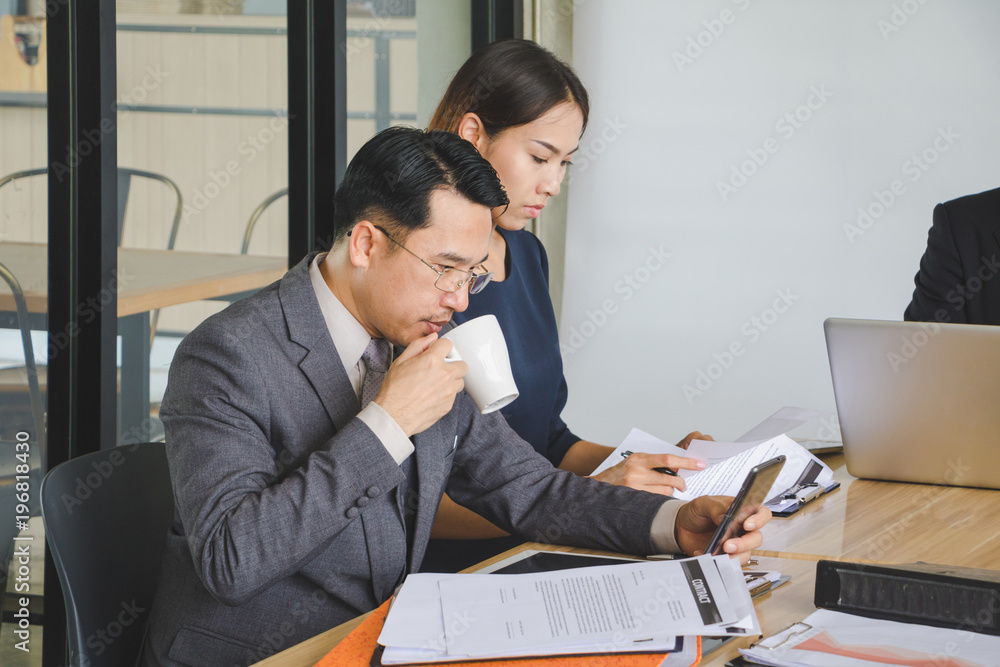 Business people are discussing work. Business people are discussing work.
