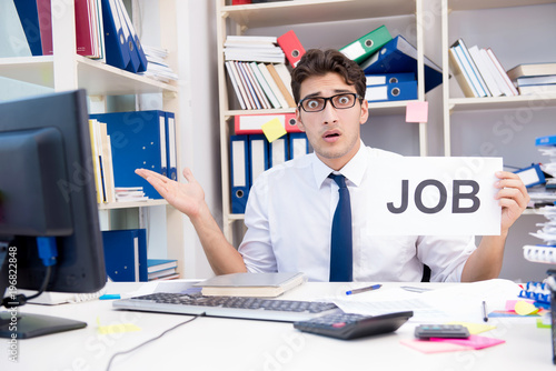Foto Businessman hiring new employees to cope with increased workload