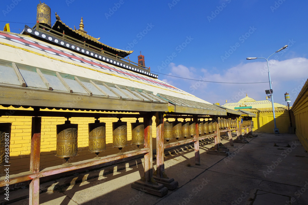 Fototapeta premium ガンダンテクチェンリン寺のマニ車