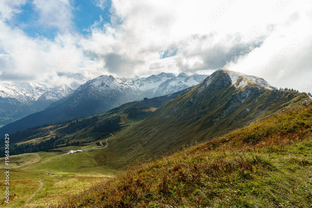 Fototapeta premium Hiking trail in the mountain landscape of the Allgau Alps on the Fellhorn and clouds