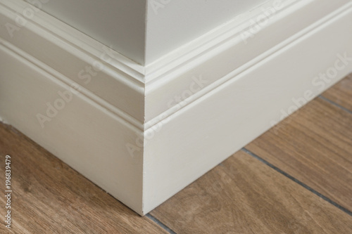 Bild auf Leinwand Molding in the interior, baseboard corner
