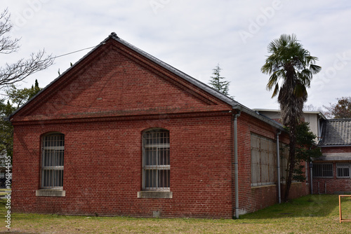 Wallpaper Mural 日本の大学で見つけた古い建物 Torontodigital.ca