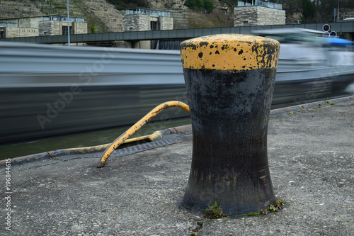 Binnenschiff in Fahrt photo