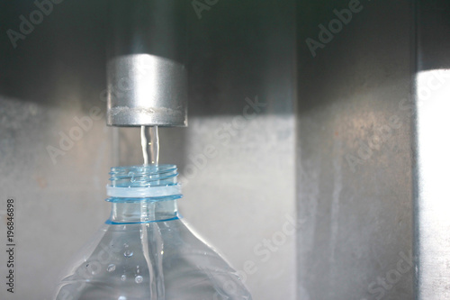 macchina depuratore acque con bottiglia photo