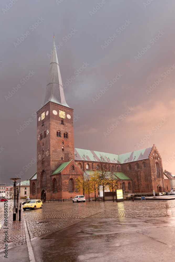 Aarhus Cathedral - Кафедральный собор Орхуса на рассвете