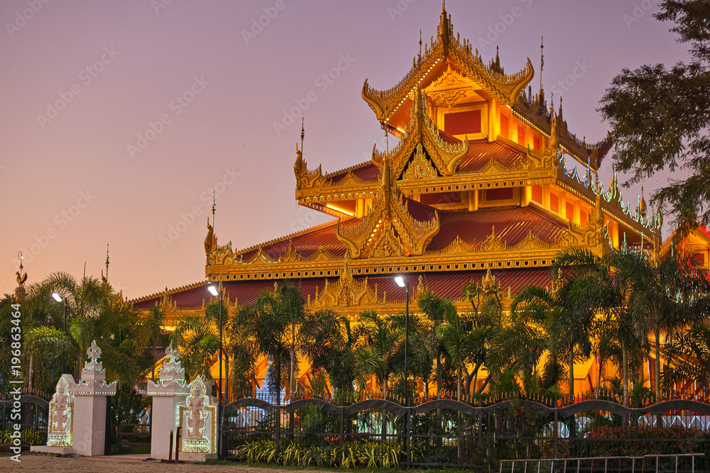 Fototapeta premium Mandalay, Myanmar - November 24, 2015 : .Very nice and old temple with wood in Mandalay