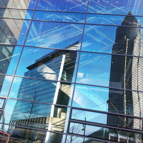 Spiegelung des Frankfurter Messeturms photo