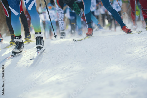 Konstfotografi Ski marathon - de-focused view of many legs of sportsmen running on snow