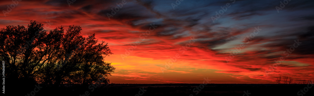 Naklejka premium Fiery sunset