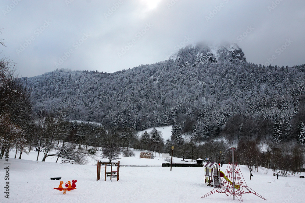 parc et jeux pour enfants sous la neige parc et jeux pour enfants sous la neige