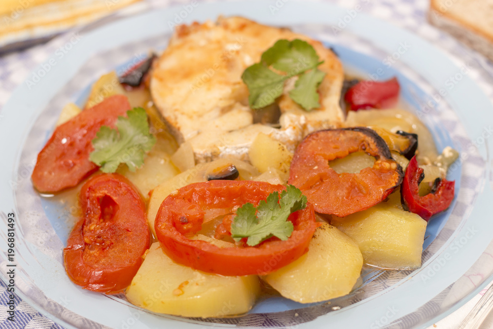 fish with potatoes and tomato