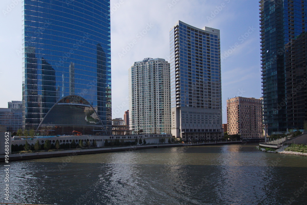Obraz premium City Scape w Chicago River w Chicago w stanie Illinois w USA