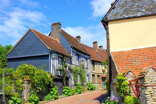 Fotografie vielle rue du village de gerberoy en picardie