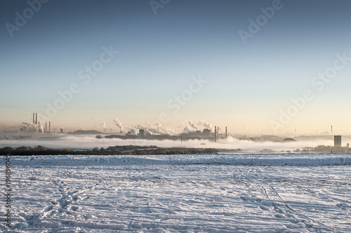 Skyline mit Industrie im Winter © Peter