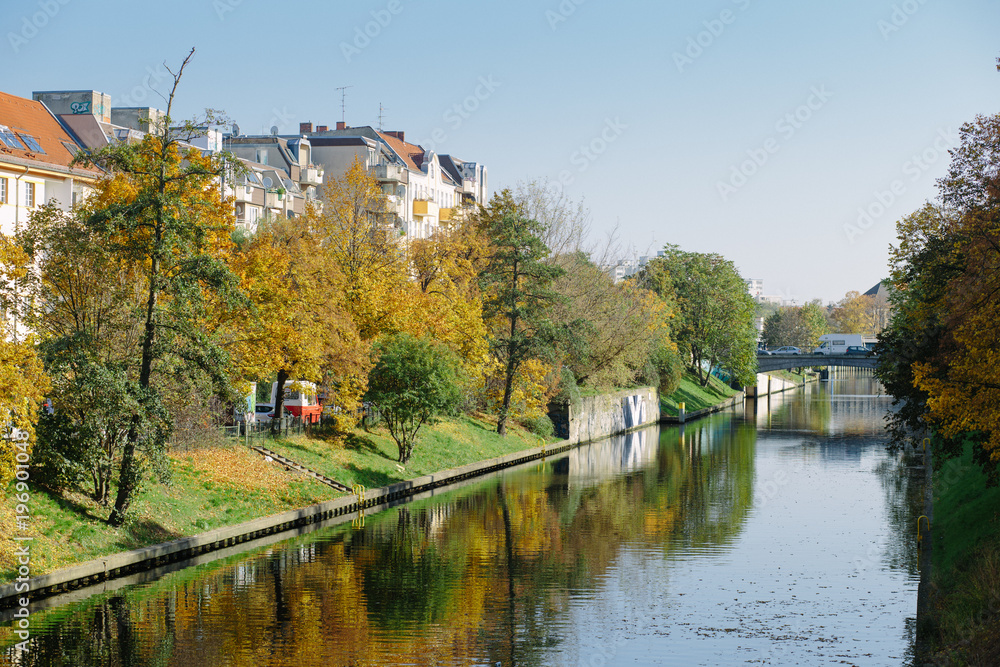 Immobilen am Weigandufer und Landwehrkanal in Berlin Neukölln