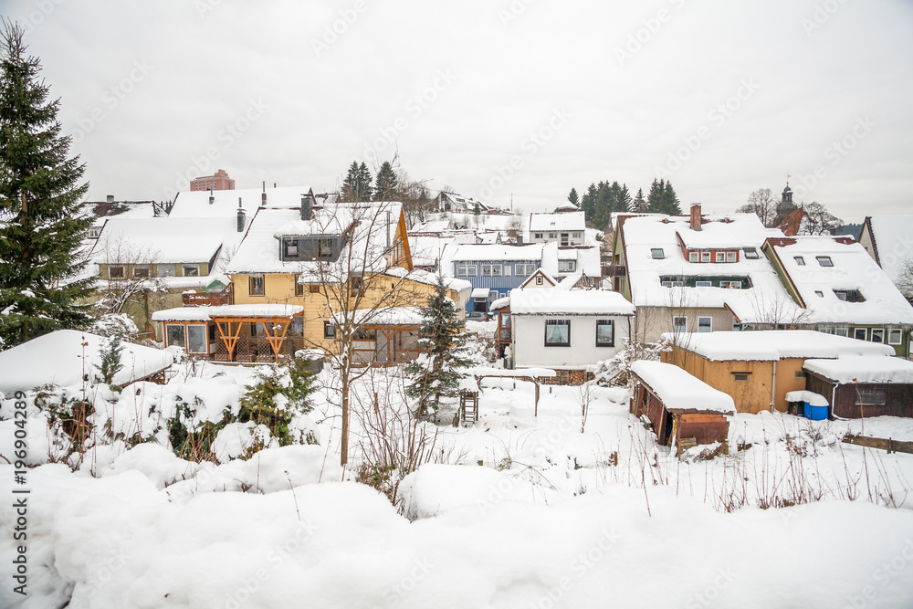Harz im Winter viele Häuser im Schnee
