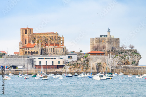 Tableau sur toile castro Urdiales fishing town, spain