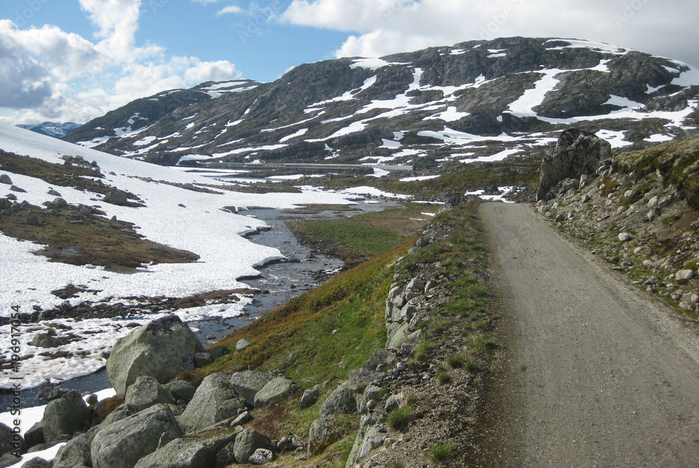 Norwegia  - słynny szlak rowerowy Rallarvegen (droga kolejowa) na płaskowyżu Hardangervidda