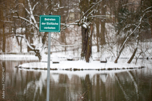 German warning sign on a lake. It means: Enter the ice surface prohibited © filmbildfabrik
