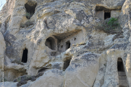 A beleza da Capadócia, onde existem habitações escavadas em rochas e cidades subterrâneas photo