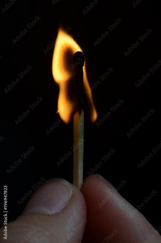 CERILLA ENCENDIDA CERILLA ENCENDIDA
