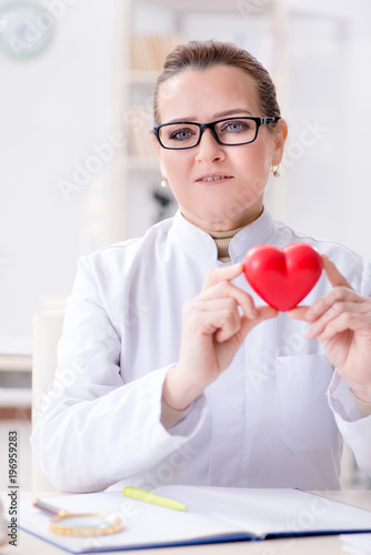 Cardiologist with red heart in medical concept © Elnur