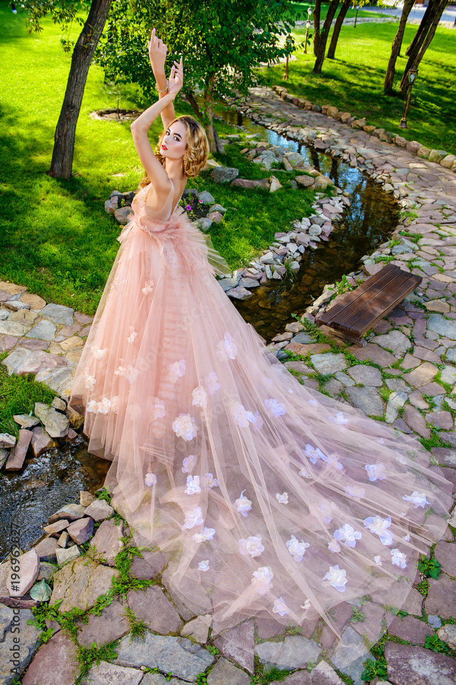 Fototapeta premium long wedding dress