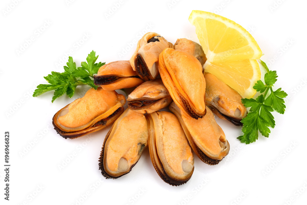 Φωτογραφία mussel with parsley leaf and lemon isolated on white background