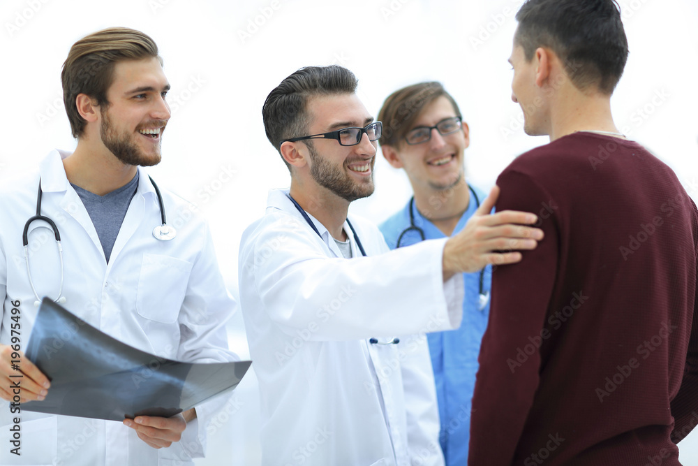 doctors congratulating the patient's recovery doctors congratulating the patient's recovery