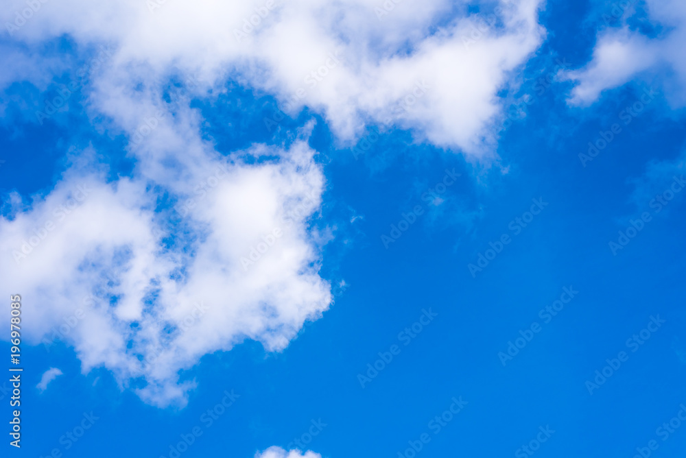 Obraz premium Beautiful blue sky with sunlit clouds
