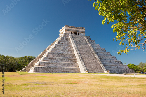 Fototapet Chichen Itza, El Castillo (Temple of Kukulkan), Yucatan, Mexico
