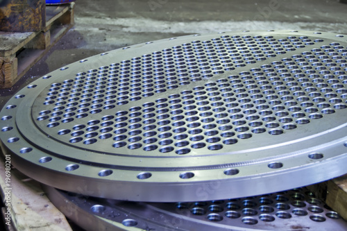 Separate tube sheet for heat exchanger with grooved gasket groove
