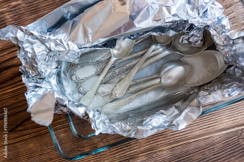 Photos Melchior spoons and forks in foil. Cleaning dishes