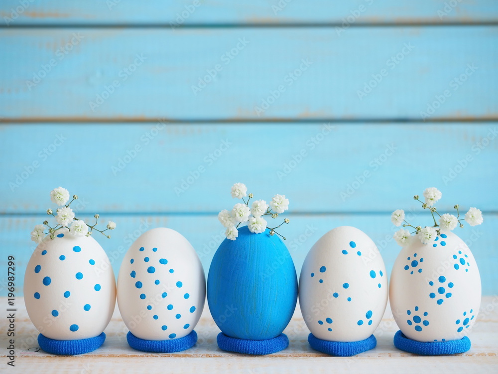 Obraz premium Easter eggs on blue background