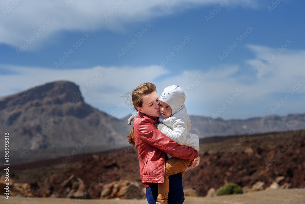 Naklejka premium Mountains meadow in sunny day