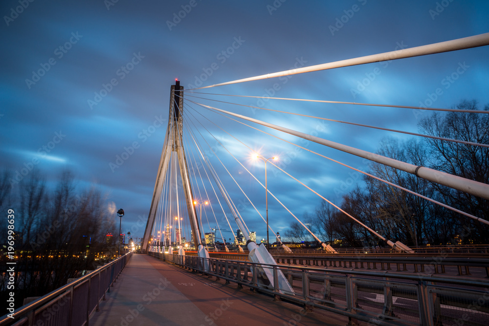 Fototapeta premium Most Świętokrzyski nad Wisłą w Warszawie