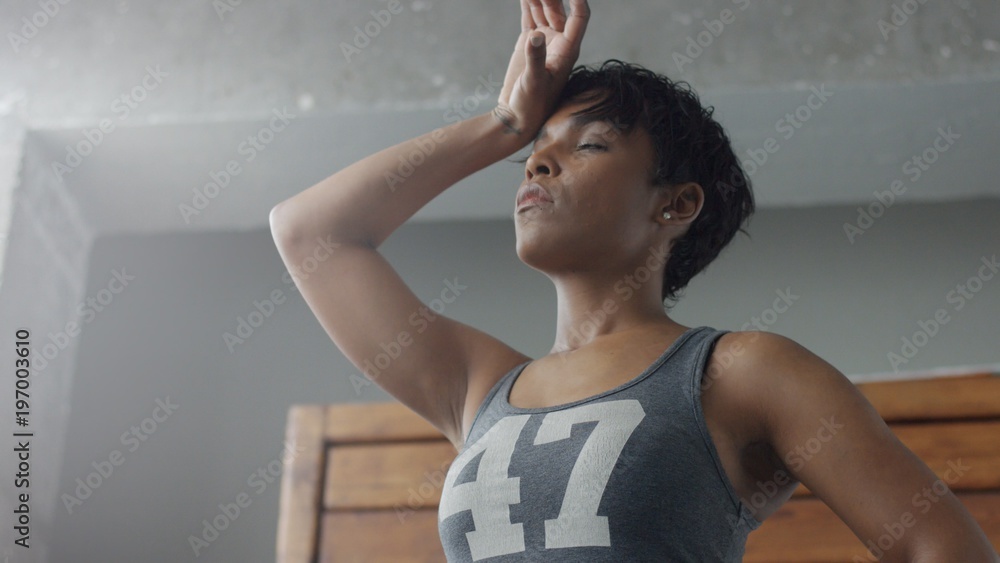 Obraz premium mixed rae african american woman has a rest during her workout breathing deep Body parts
