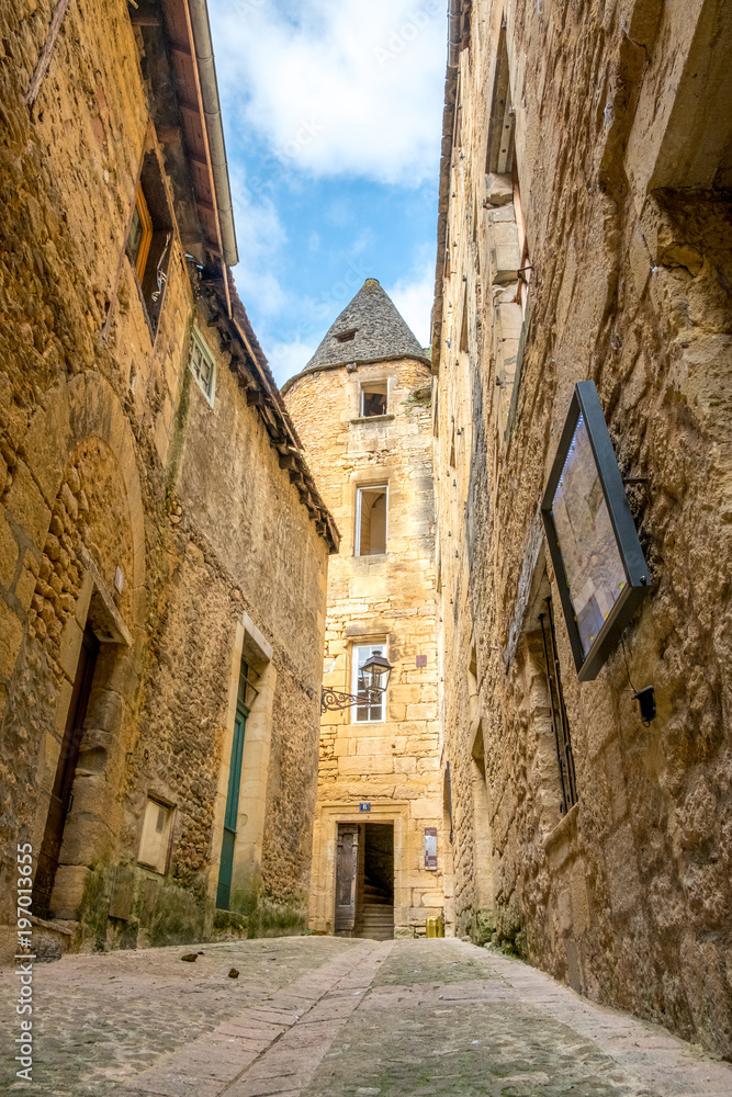 Small middle-age street in Sarlat, Dordogne, Perigord Vert