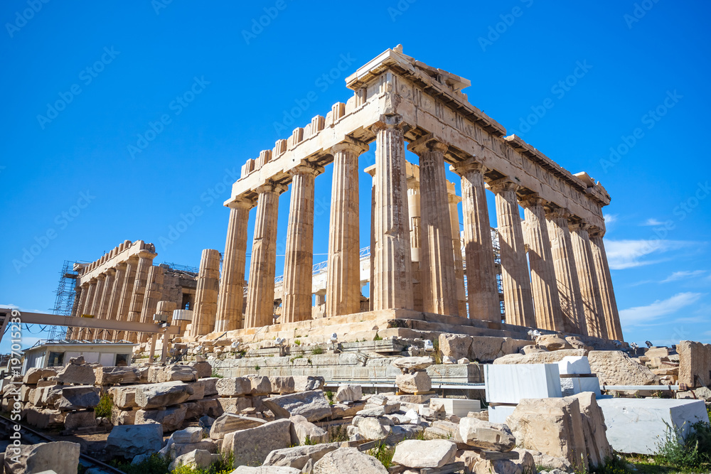 Fototapeta premium Parthenon temple on a sunny day. Acropolis in Athens, Greece