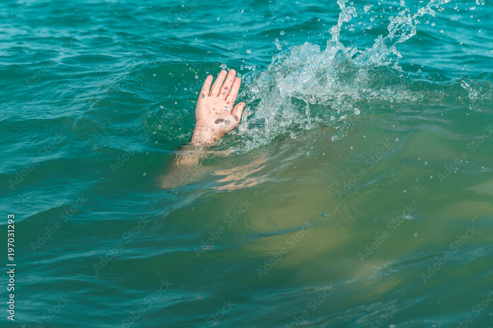 A sinking person, the salvation of a drowning man
