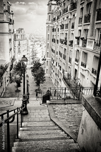 Bohemian downstairs in the street, Paris (France)