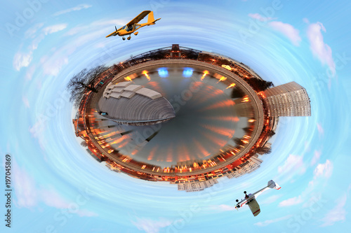 Panorama 360 stopni wierzowca, samoloty, oświetlenie nocą, w stylu mini planety.