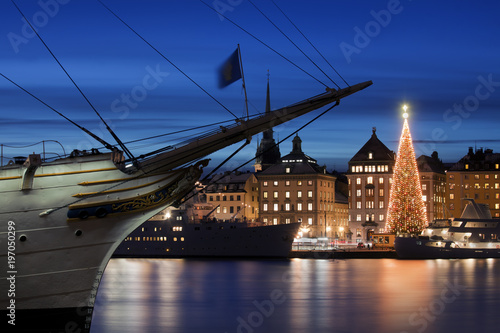 Canvas Print Stockholms old city with christmas tree