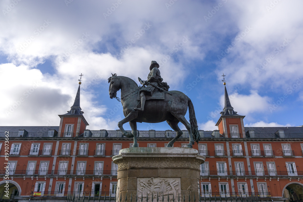 Fototapeta premium Plaza Mayor King Philip III in Madrid