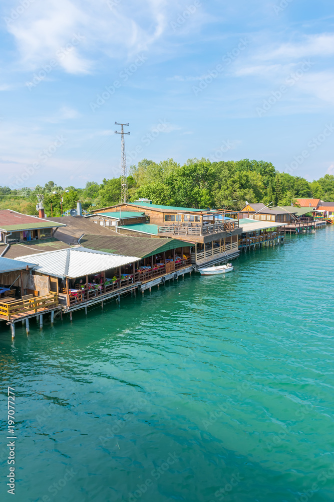 Floating restaurants invite tourists to eat tasty seafood dishes.