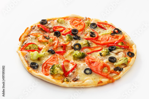 small, vegetarian pizza with olives, tomatoes and broccoli