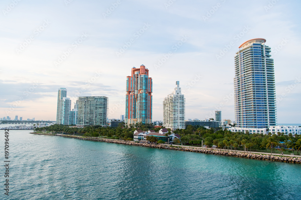 Naklejka premium Beautiful coastline of Miami Beach shot from air
